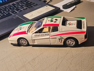 BURAGO 1:24 FERRARI TESTAROSSA 1984 ITALIA '90 WORLD CUP CAR MADE IN ITALY WHITE - Image 1 of 4