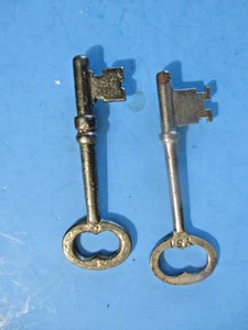 2 vintage skeleton keys NO.Y51 &1 old keys - Picture 1 of 4