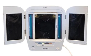 NEU! JERDON dreifach faltbarer beleuchteter Schminkspiegel weiß JGL9W 5-fache Vergrößerung - Bild 1 von 11