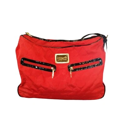 Bolsa de viaje Betsey Johnson Betseyville acolchada roja para llevar en avión bolsa de noche Foto 1 de 4