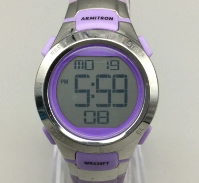 Reloj deportivo Armitron para mujer cronógrafo digital 27 mm tono plata púrpura 45/7042 a Foto 1 de 4