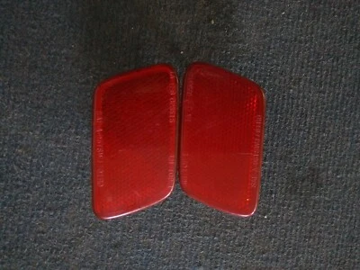 Juego de 2 reflectores de parachoques trasero Isuzu Axiom 2002-04 OEM P/N 1Z565A3538  Foto 1 de 4
