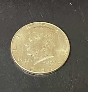 (1) 1967-P KENNEDY HALF DOLLAR 40% Silver Content Inv #2d 1967 P AU Nice Luster - Picture 1 of 2