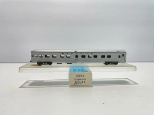 Atlas Trains N Scale Model Train Santa Fe Lighted Passenger Car Observation Car - Imagen 1 de 13