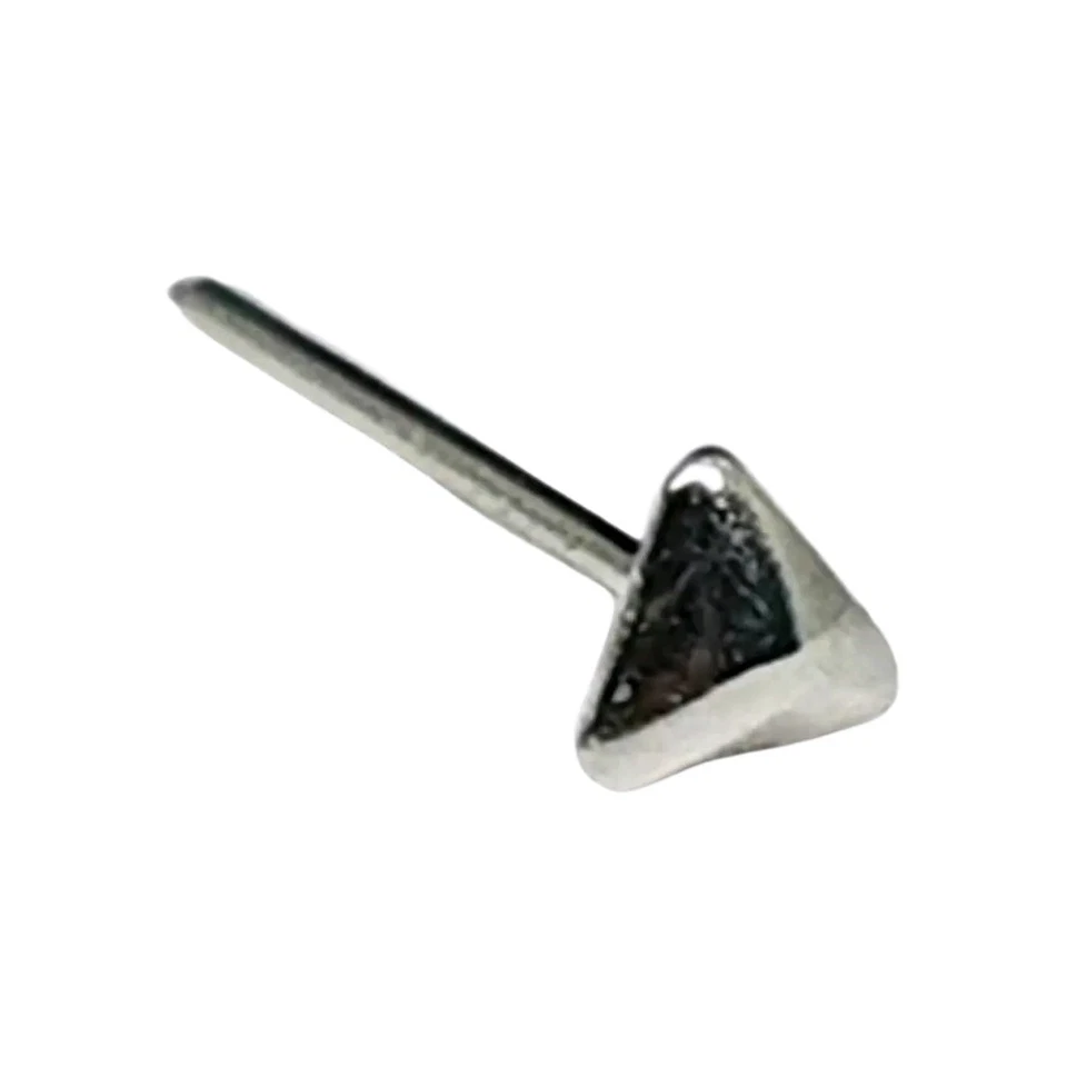 Borchia naso piramide 3 mm triangolo argento sterling 925 L spilla pieghevole... - Immagine 1 di 4