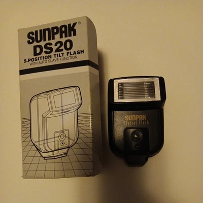 SUNPACK DS20 Auto Bounce 5-Position Tilt Flash w/Auto Slave - Image 1 of 4