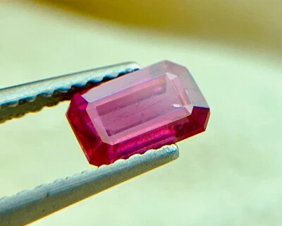 1.05cts Vivid Blood Red Natural RUBY Gemstone Oval Cut LE-Residue Heat Certified - Image 1 of 4