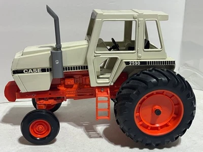 JI Case 2590 Diesel Traktor mit silbernem Schalldämpfer Maßstab 1:16 von Ertl - Bild 1 von 4