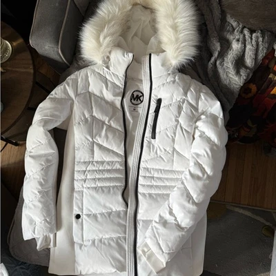 Michael Kors 白色 Puffer 皮草装饰夹克 -M — 第 1/4 张图片