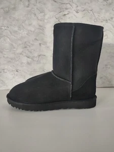 UGG Men's Classic Short Black Boots. UK Size 9.5. Fantastic Condition - Picture 1 of 11