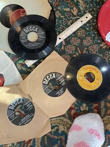 5 45 rpm Records RESPECT,  Bing Crosby Silent Night, Jingle Bells, Silver Bells - Picture 1 of 2