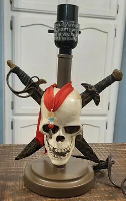 HTF Disney Pirates of the Caribbean Dead Man's Chest Skull Table Lamp - Image 1 of 4