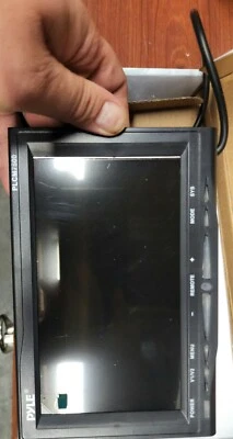Pyle PLCM7500 7 TFT LCD Suction Cup Monitor With License Plate Mount Camera - Image 1 of 4