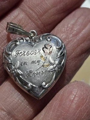 Colgante medallón corazón flor vintage de plata de ley 925 "para siempre en mi corazón" Foto 1 de 4