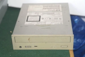 Hitachi HP CD-ROM drive IDE ATA PATA ATAPI CDR-8435 D4385-60072 32x - Picture 1 of 4