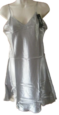 Camisón gris plateado a lunares talla junior satinado talla grande nuevo con etiqueta Foto 1 de 3