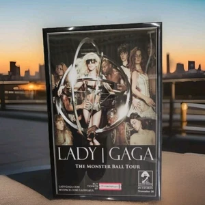 Póster de Lady GaGa Monster Ball Tour, enmarcado - Imagen 1 de 2