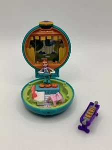 Mattel Polly Pocket Compact Mini with Figure BBQ Design Set - 2019 - Picture 1 of 4