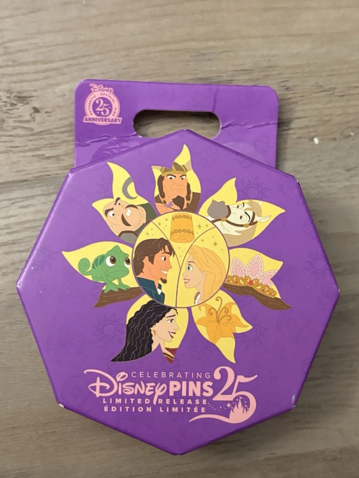 Juego de caja de prendedores misteriosos Rapunzel 15 aniversario enredados de los parques de Disney 2025 EN MANO Foto 1 de 1