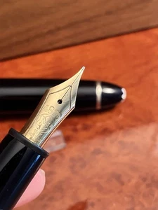 Montblanc ~ Meisterstuck ~ 146 Fountain Pen ~ 14k All Yellow Nib - Picture 1 of 4