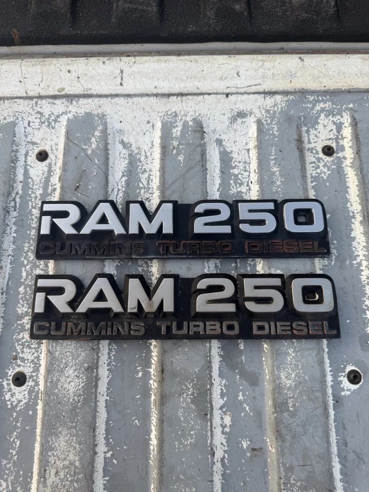 Dodge Ram 250 Cummins 1992 1993 turbo diésel guardabarros emblema insignia OEM par D250 Foto 1 de 1