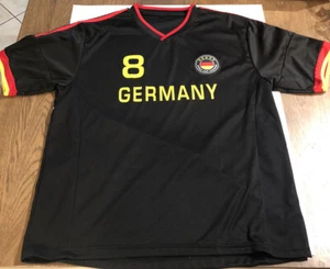 Camiseta deportiva de fútbol de Alemania #8 campeona del mundo negra mediana - Imagen 1 de 6