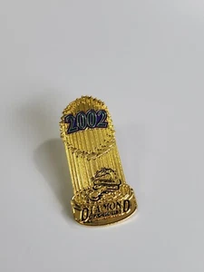 Arizona Diamondbackers 2002 Souvenir Lapel Pin Gold Trophy MLB - Picture 1 of 3