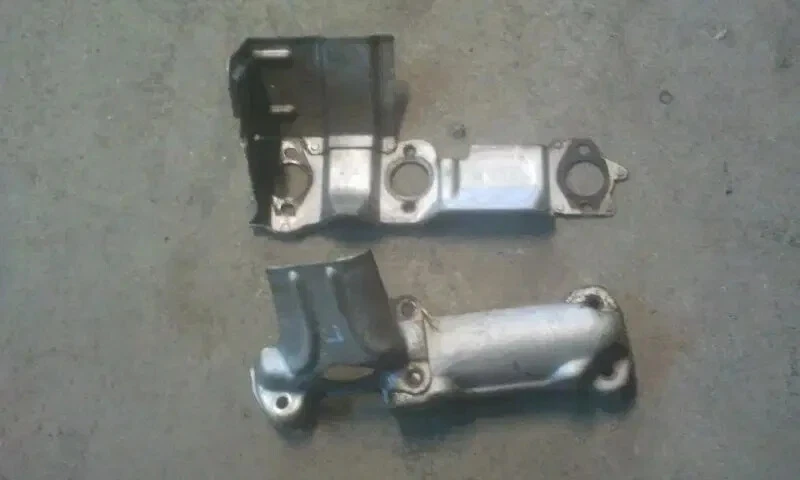 Protector térmico para colector de escape izquierdo Chevrolet Camaro 3.4 SFI Foto 1 de 1