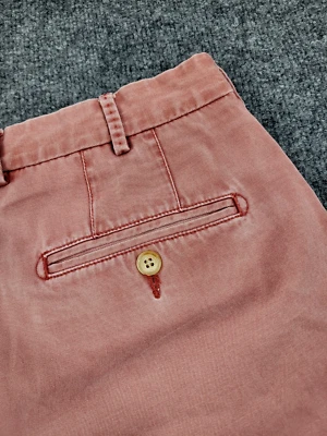 Pantalones Cortos Peter Millar Caqui Chino Desteñido Frente Plano Rosa Frambuesa Hombres 35 Foto 1 de 4