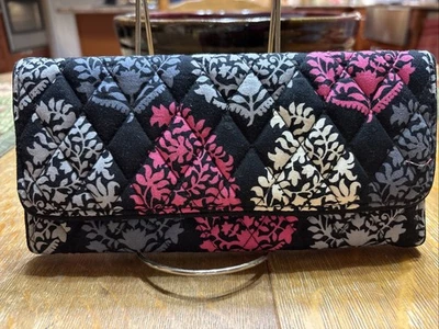 Cartera Vera Bradley Cierre Magnético Acolchada Triple. Foto 1 de 4