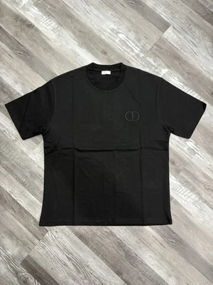Camiseta Christian Dior Minimalista Negra Con Logo - Usada Talla Grande Foto 1 de 2