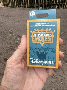 NUEVO SIN ABRIR -2025 Disney Animal Kingdom Expedition Everest Caja Misteriosa (2 Pines) - Imagen 1 de 5