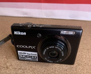 Nikon Coolpix S570 12.0 Mega Pixel 5x Zoom Ottico, Fotocamera Digitale, LEGGI!! - Foto 1 di 8
