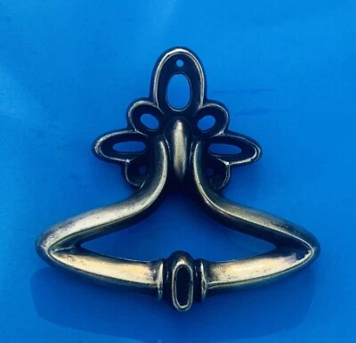 Tirador de cajón MCM moderno de mediados de siglo retro atómico de 1960 perilla de anillo de latón Foto 1 de 4