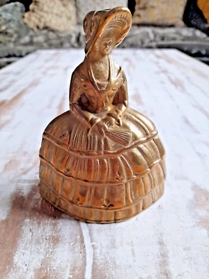 Ancienne Clochette de table en bronze doré, femme à l'événtail - Photo 1/4