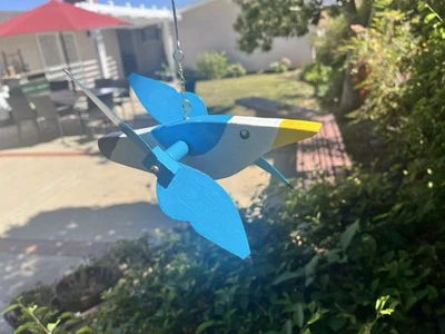 Gaviota caprichosa Whirligig Foto 1 de 4