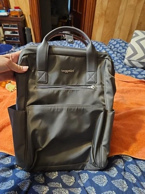 Mochila para portátil Baggallini gris expandible P14 Foto 1 de 4