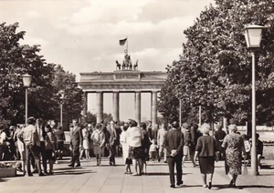 Cartolina Berlino Porta di Brandeburgo 1970 RDT cartolina postale - Foto 1 di 1