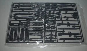 ACADEMY F/A-18C HORNET 2191 ⭐PARTS⭐ SPRUE Q x 2-MISSILES+BOMBS 1/32 - Picture 1 of 3