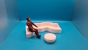 Star Trek: Voyager-janeways ready Room sofa and table - Picture 1 of 4