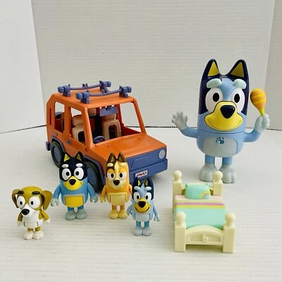 BLUEY VTech SHAKE IT Light Up Belly Speaking INTERACTIVE Jeep Figure Lot Of 7 - Image 1 of 4
