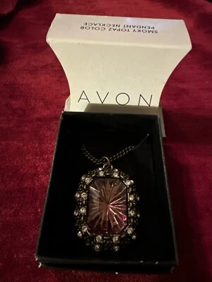 COLLAR COLGANTE AVON Color Topacio Ahumado con Extensor de Estrás Joyería de Moda Foto 1 de 4
