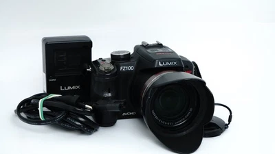 Panasonic Lumix DMC FZ100 Bridgekamera Digitalkamera - Bild 1 von 4