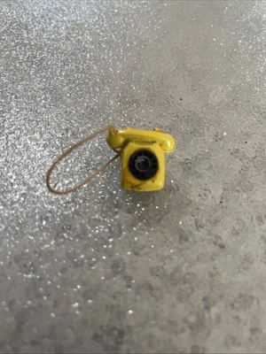 Teléfono amarillo vintage para casa de muñecas Lundby Foto 1 de 2