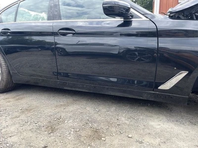 2017-2023 BMW 530i RIGHT ROCKER MOULDING BLACK PC:475 2.0L AT AWD 61K 55109 - Image 1 of 4