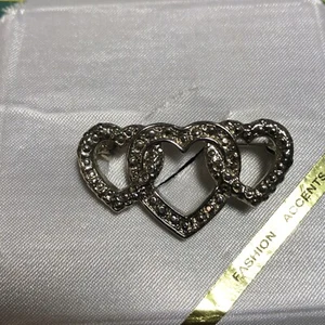 Vintage SETA Jewelry 3 Hearts Silver Tone Brooch New Old Stock Thailand - Picture 1 of 9