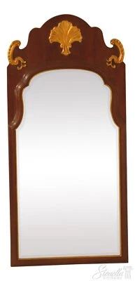 46547EC: HENREDON Espejo de vidrio biselado con marco de caoba Foto 1 de 4