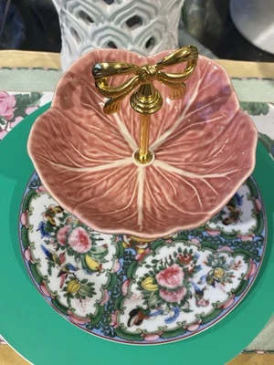 Soporte de plato familiar William Sonoma Rose de dos niveles hecho a medida con tazón de burdel Foto 1 de 4