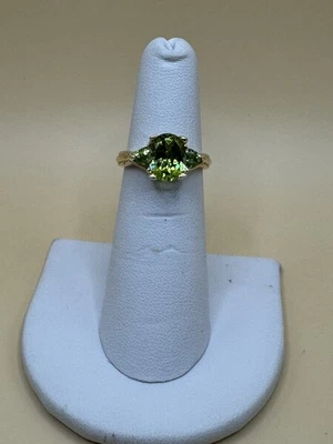 14k Yellow Gold Oval Peridot Ring Engraved Details Size 5 - Image 1 of 4