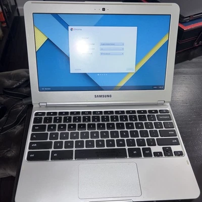 三星 Chromebook 2013 XE303C12-A01US — 第 1/4 张图片